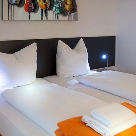 H& Einzel- und Doppelzimmer im Zentrum jedes Zimmer mit Küchenzeilen - 24h Check In Pension Heinrich Greifswald Exterior foto