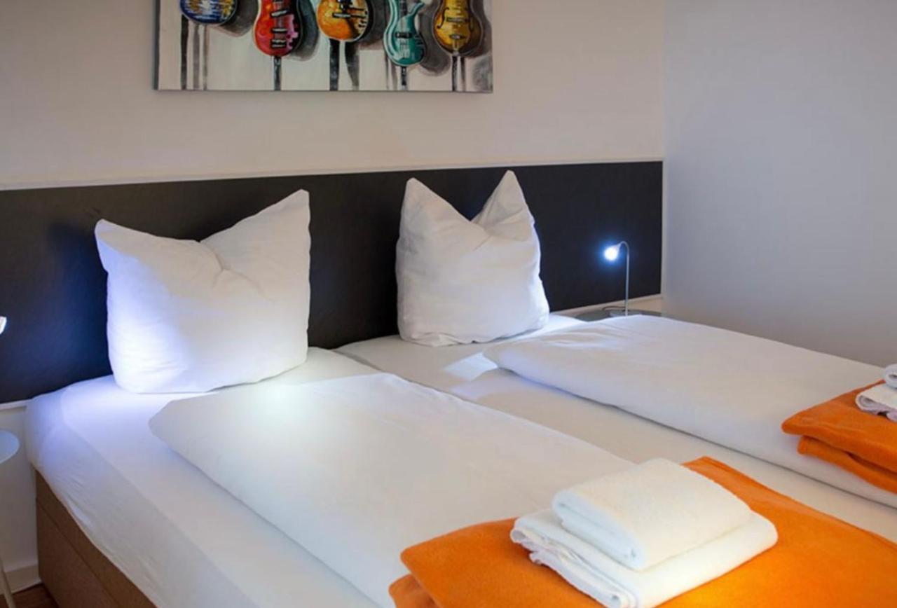 H& Einzel- und Doppelzimmer im Zentrum jedes Zimmer mit Küchenzeilen - 24h Check In Pension Heinrich Greifswald Exterior foto