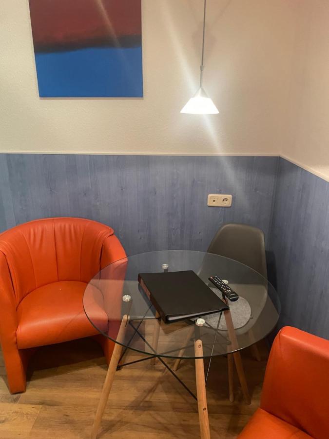 H& Einzel- und Doppelzimmer im Zentrum jedes Zimmer mit Küchenzeilen - 24h Check In Pension Heinrich Greifswald Exterior foto