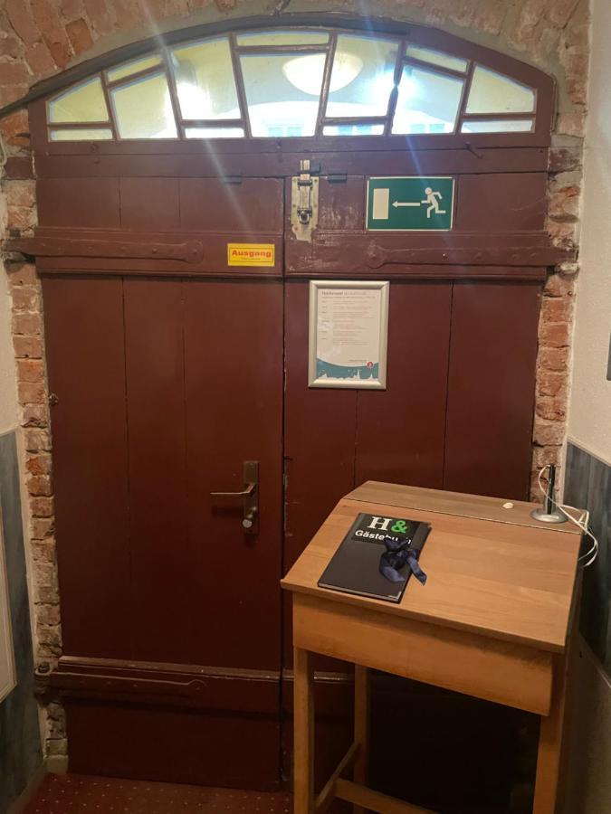 H& Einzel- und Doppelzimmer im Zentrum jedes Zimmer mit Küchenzeilen - 24h Check In Pension Heinrich Greifswald Exterior foto