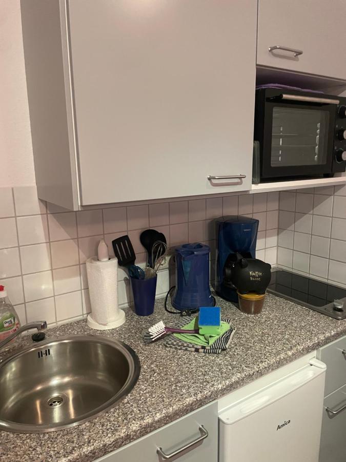 H& Einzel- und Doppelzimmer im Zentrum jedes Zimmer mit Küchenzeilen - 24h Check In Pension Heinrich Greifswald Exterior foto